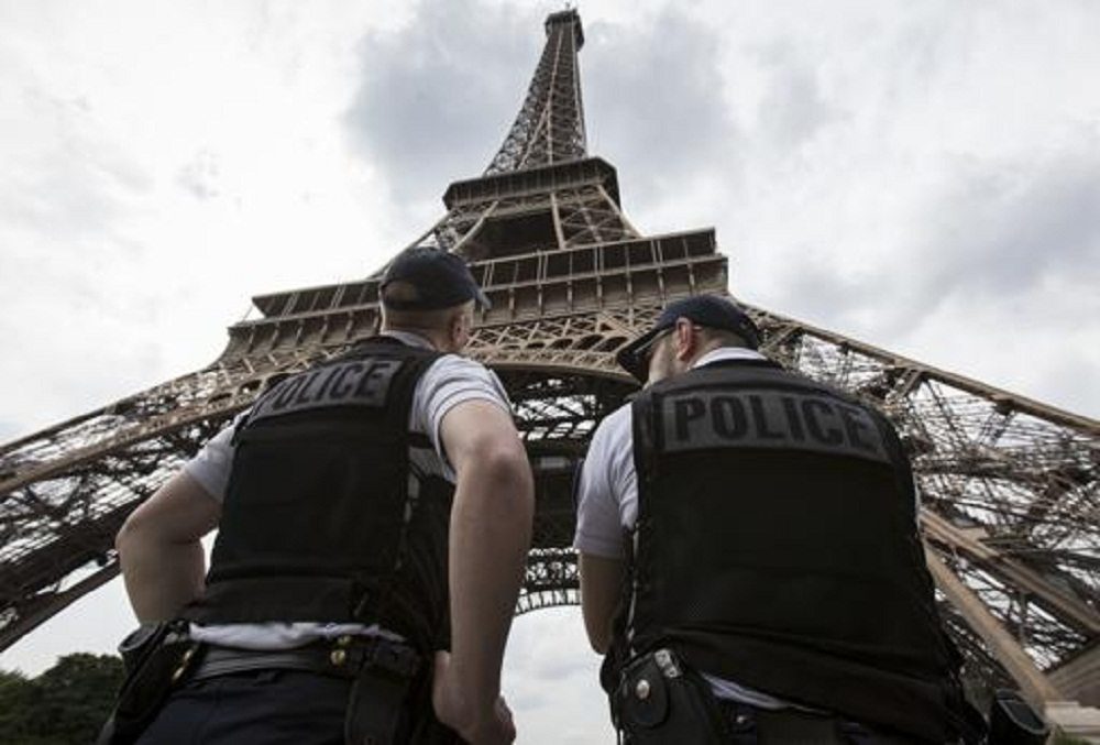 Francia, preparavano attentato a Parigi: 4 arresti. "Stesso esplosivo di Bruxelles"