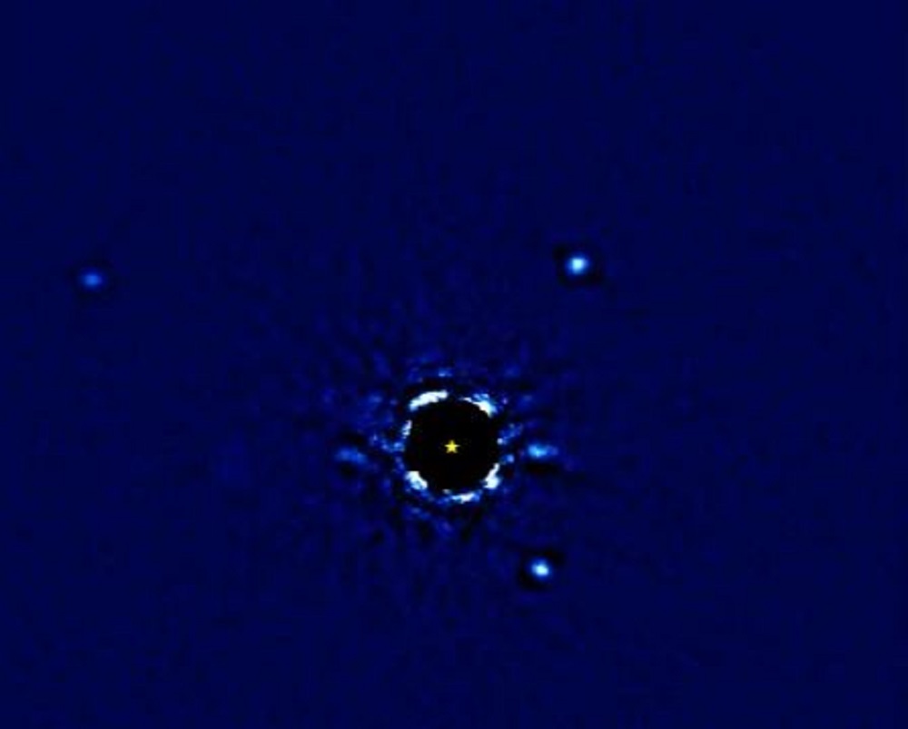 YOUTUBE Pianeti alieni attorno alla stella HR 8799: lontani 130 anni luce da sistema solare