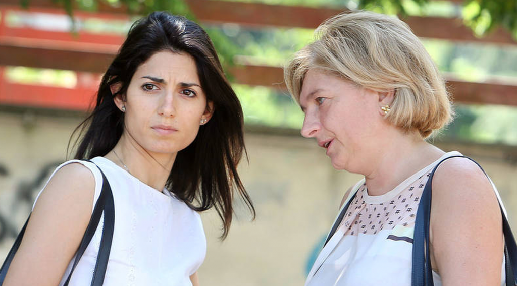 Paola Muraro attacca: "Raggi commissariata da gruppi affaristici dentro e fuori M5S"