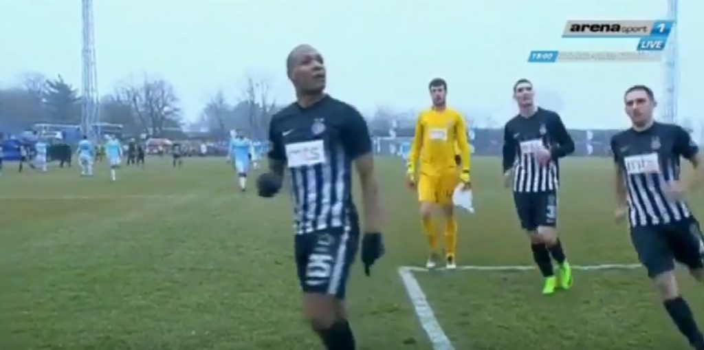 Serbia, insulti razzisti dagli spalti: Everton Luiz esce dal campo in lacrime