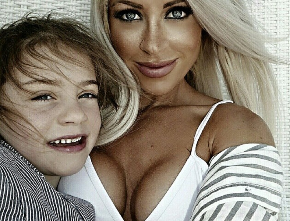 YOUTUBE Simone Gately, mamma col fisico pazzesco dopo cinque figli. Il segreto è...