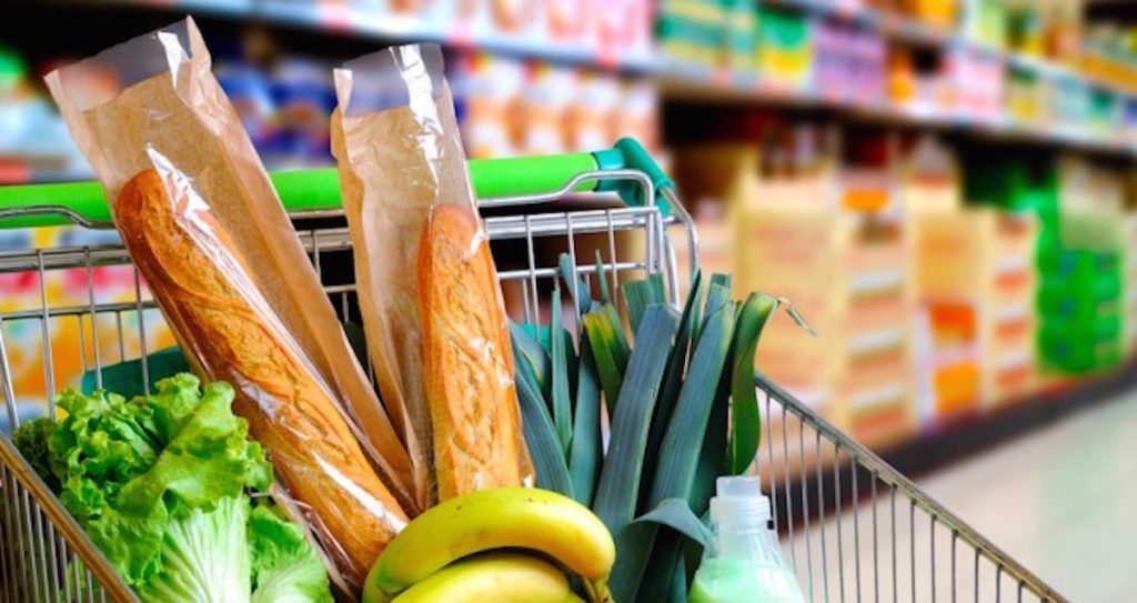 Inflazione al top da tre anni: crescono prezzi per alimentari, cura della persona e carburanti