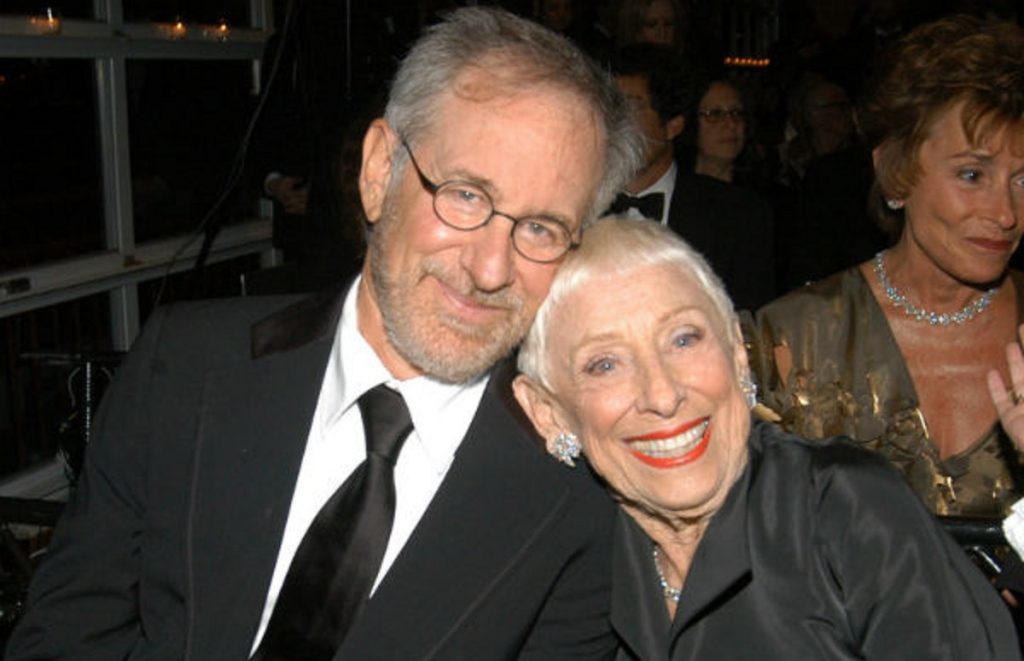 Leah Adler, la mamma di Steven Spielberg, è morta: "Era il mio portafortuna"