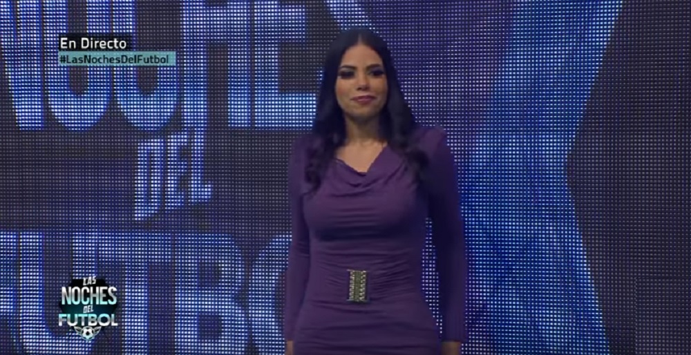 YOUTUBE Valletta mostra in diretta il suo tatuaggio inguinale