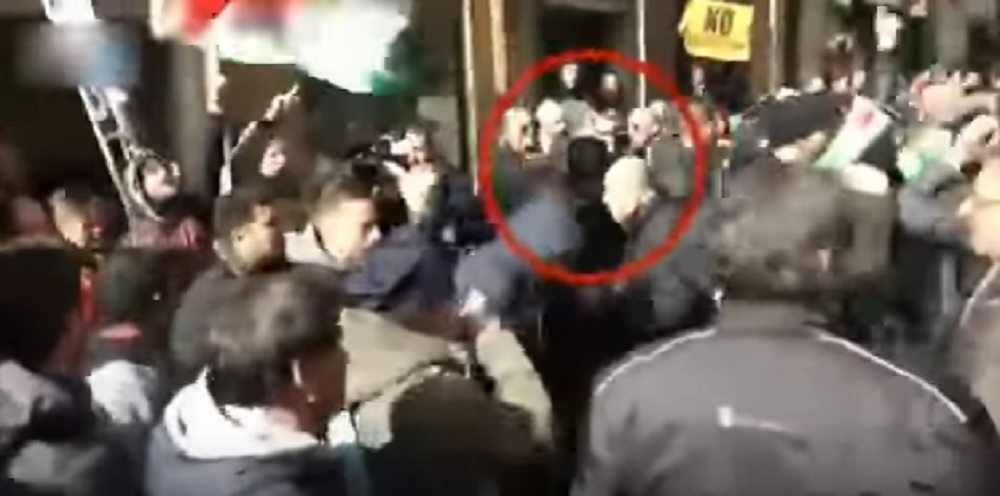 YOUTUBE Pierfrancesco Citriniti picchiato da tassista durante manifestazione