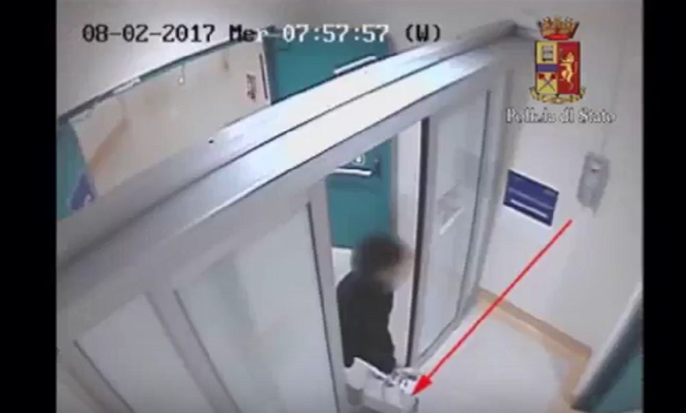 YOUTUBE Torino: ruba macchinario da ospedale, beccata dalle telecamere