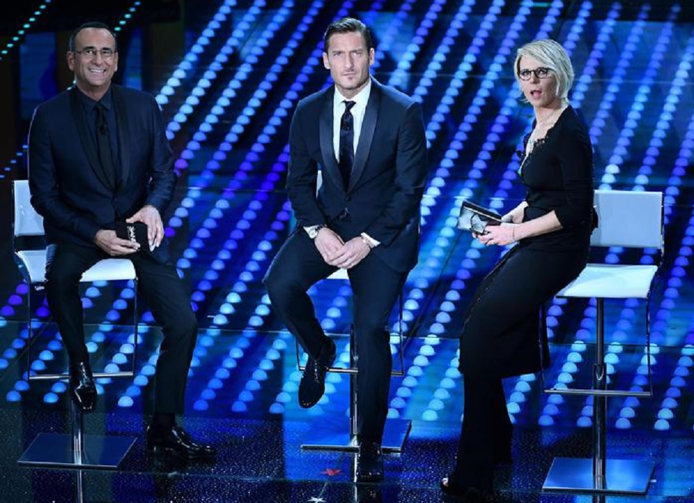 Festival di Sanremo, gaffe di Francesco Totti: "Ilary Blasi si è fatta notare a The Voice"