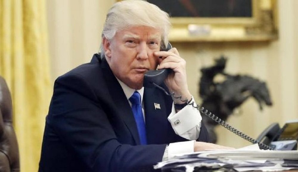 "E' meglio che il presidente iraniano stia attento": cosi' Donald Trump, dall'Air Force One, commenta l'intervento di Hassan Rohani che ha parlato di forte risposta degli iraniani di fronte alle minacce Usa. La scorsa settimana, dopo che Trump aveva messo in guardia ufficialmente l'Iran per il suo programma missilistico, gli Stati Uniti hanno varato una nuova serie di sanzioni nei confronti di Teheran.