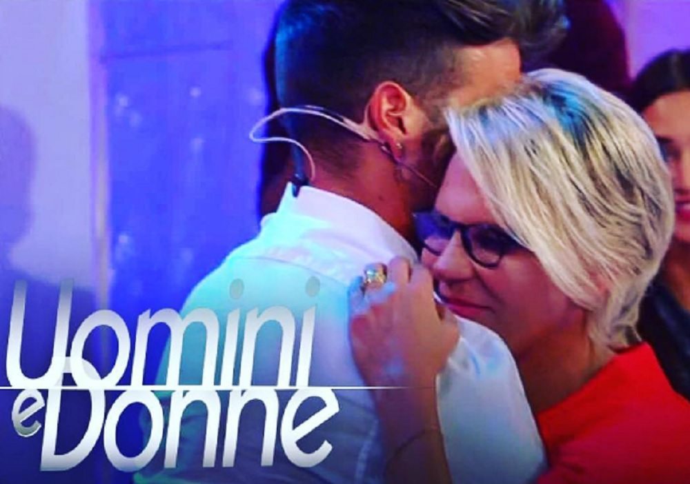 Uomini e Donne, minacce di morte alla redazione. La denuncia social di Raffaella Mennoia