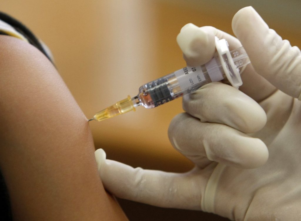 Vaccini gratis per tutti, la nuova guida: contro meningite, Hpv e Herpes per bambini e adulti