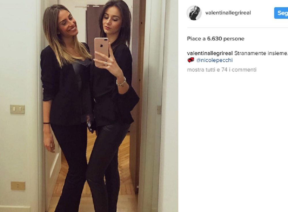 Valentina Allegri balla "Occidentali's Karma" con l'amica modella