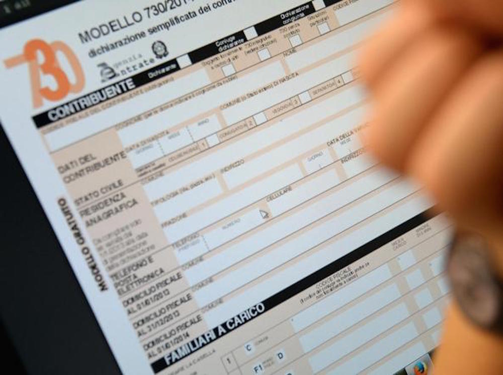 - Una imposta unica forfettaria da centotomila euro per invogliare i ricchi stranieri a trasferire in Italia la propria residenza fiscale. E' quella proposta dal fisco nostrano: da oggi chi ha da molti anni una residenza estera e si sposta in Italia può scegliere di attivare la "flat tax sui Paperoni".