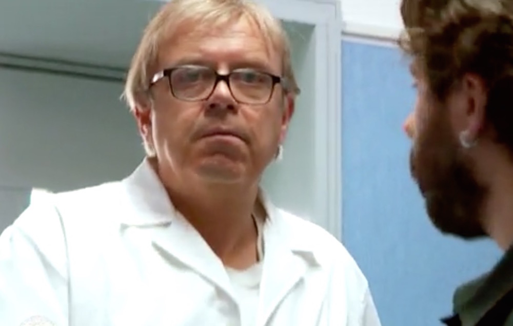 Furbetti del cartellino a Napoli, medico tennista: "Meglio lavorare bene 3 ore che 8 male" VIDEO