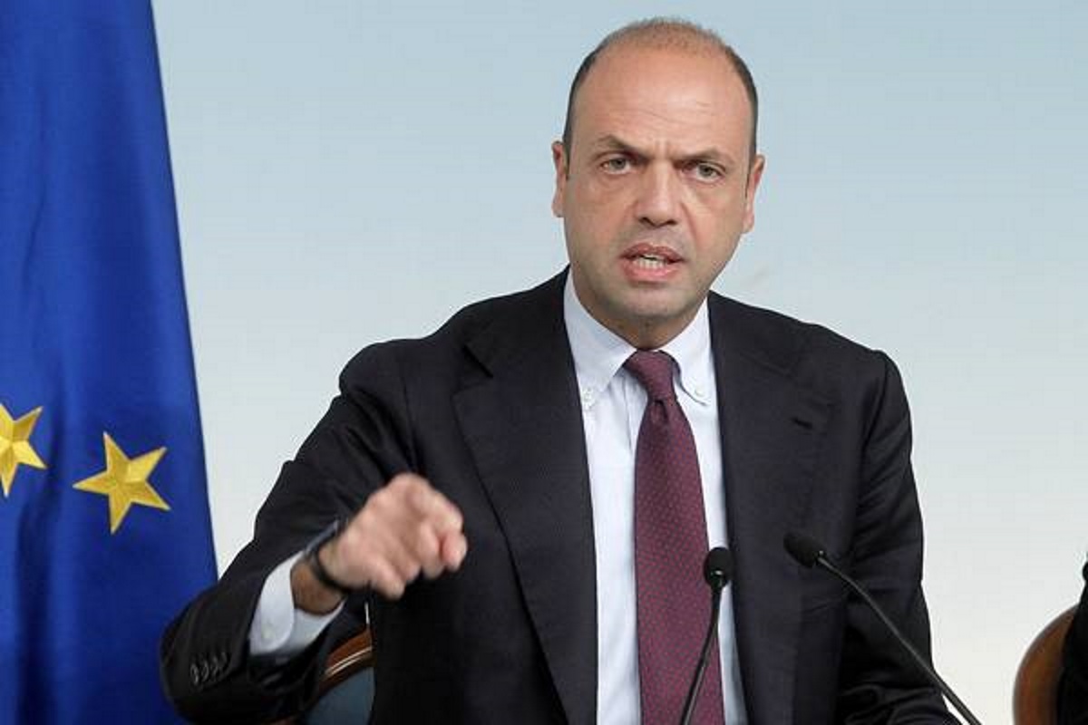 Angelino Alfano: "Rai bocciata, Antonio Campo Dall'Orto si dimetta"