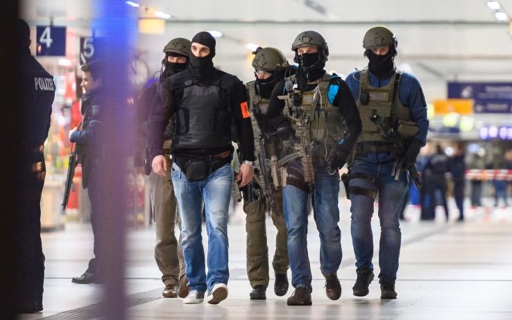 Dusseldorf, attacco con l'ascia: ci sono anche due italiane ferite