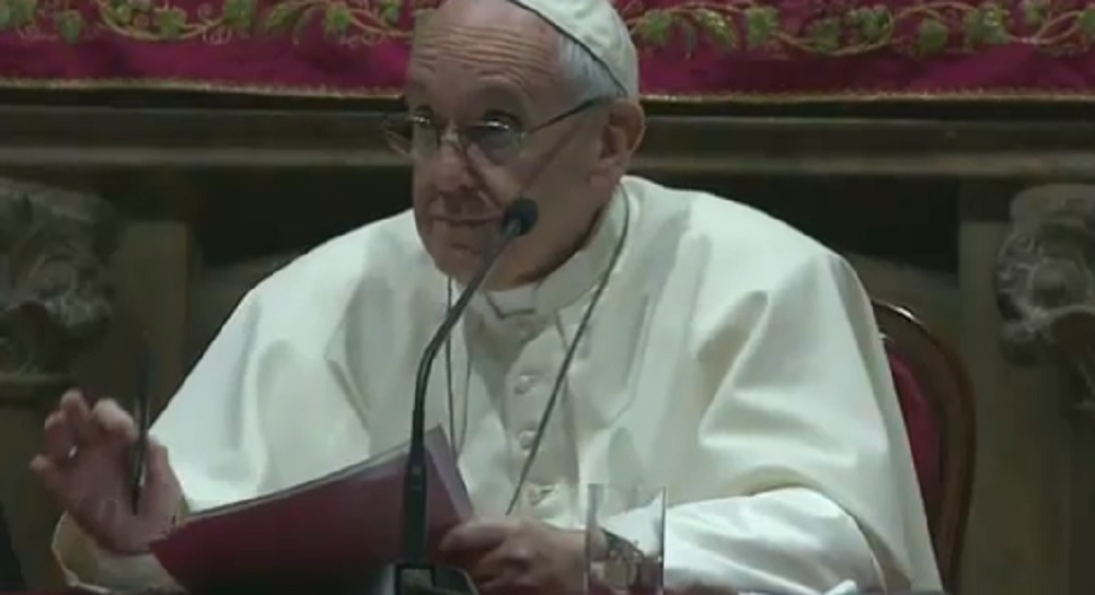 Papa Francesco a Milano: "Non dobbiamo temere le sfide"