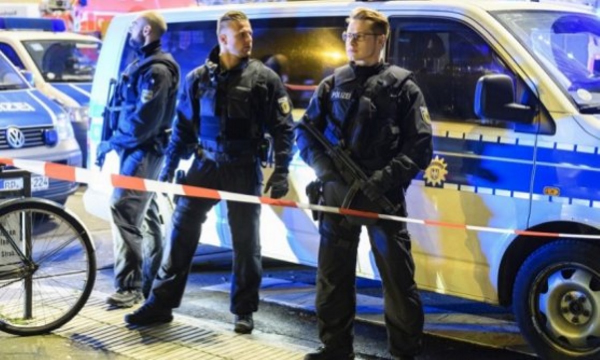 Attentato a Dusserdolf: armato di accetta aggredisce passanti alla stazione centrale