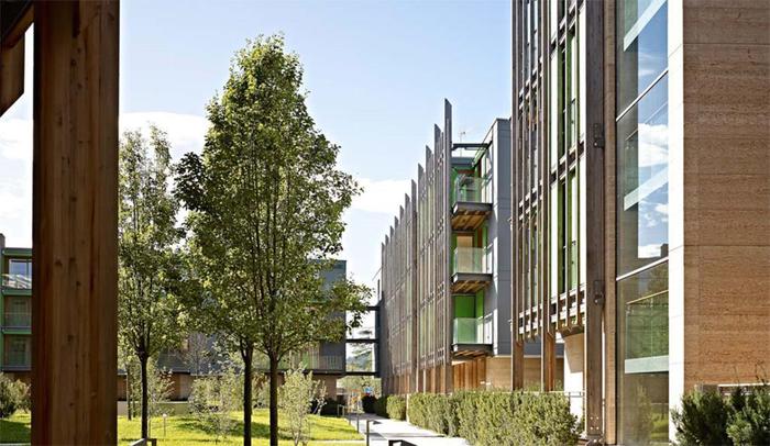 Trento, 2 bimbi uccisi a martellate: il padre si butta dalla scarpata