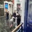 Liverpool, buttafuori rifila un cazzotto in faccia ad una ragazza