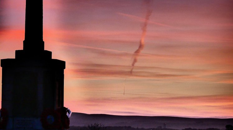 Meteora immortalata in Inghilterra: la scia in cielo a Plymouth