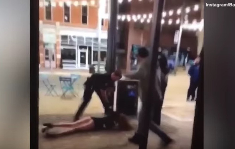 YOUTUBE Polizia Usa sbatte a terra una ragazza: il video choc