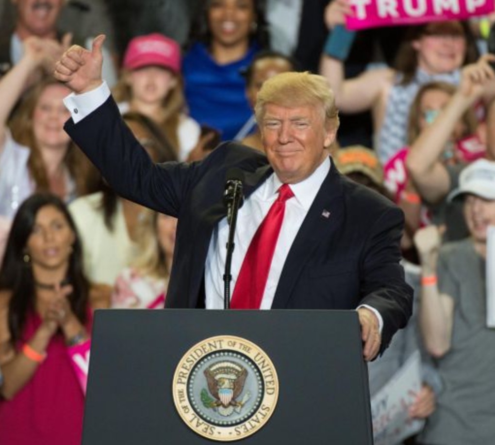 Donald Trump festeggia i 100 giorni nella Rust Belt: "Sul clima prenderò una grande decisione"