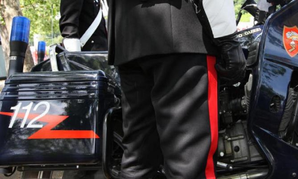 Roma, segnalato uomo con un fucile al centro (foto Ansa)