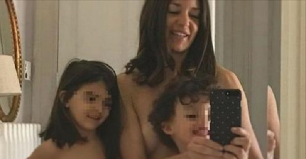 Alessia Fabiani, selfie nuda coi figli. Il web si divide01