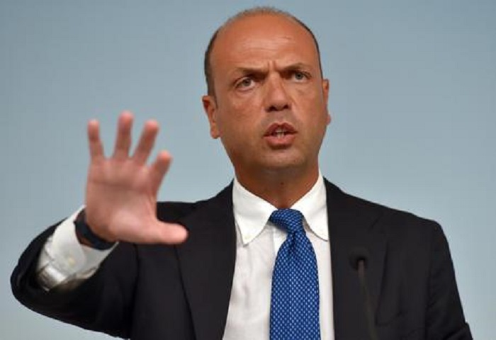 Ong e trafficanti, Alfano: "Do 100% ragione a procuratore Catania"