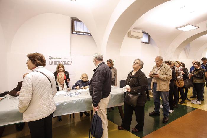 Primarie Pd: 1,5 mln i votanti. Voto annullato a Gela e Nardò