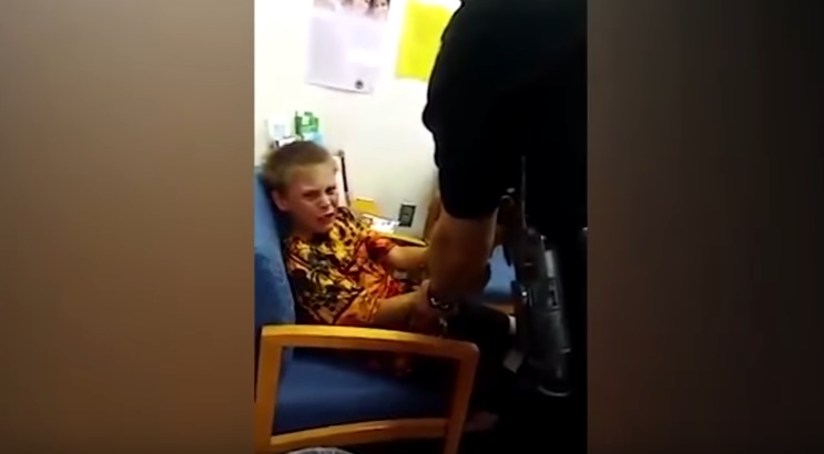 Florida, bambino autistico di 10 anni ammanettato e portato via dalla polizia