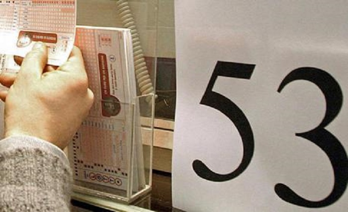 Bancario sottrae 400 euro per giocare al lotto