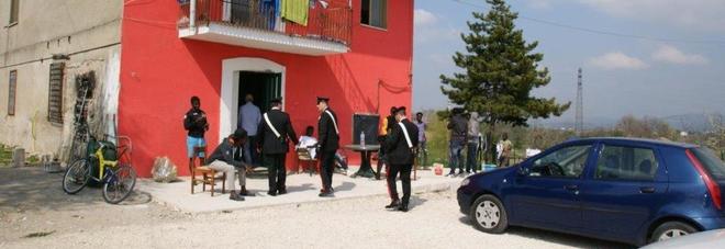 Migranti: chiusi due centri di accoglienza a Benevento. Scarsa igiene, documenti falsi agibilità