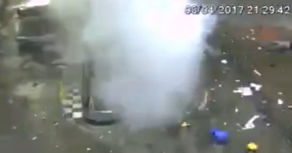 Brasile, auto esplode mentre fa rifornimento di gas