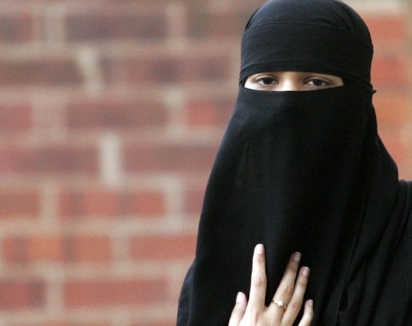 Burqa e velo integrale vietato alle funzionarie pubbliche: la legge in Germania