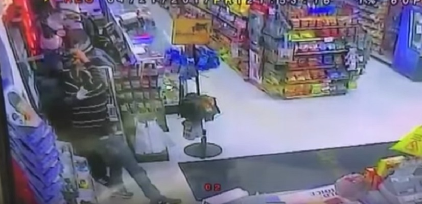 impiegato eroe blocca rapinatore armato così