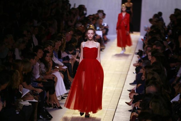 Moda, il gruppo Arnault pronto a rilevare tutto Christian Dior