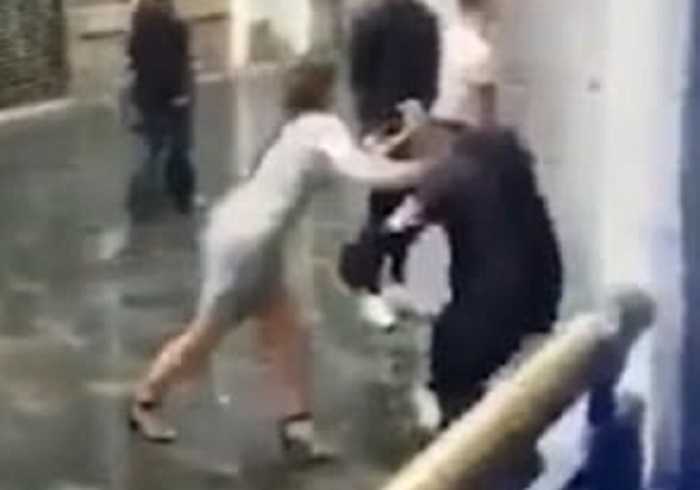 Liverpool, buttafuori rifila un cazzotto in faccia ad una ragazza