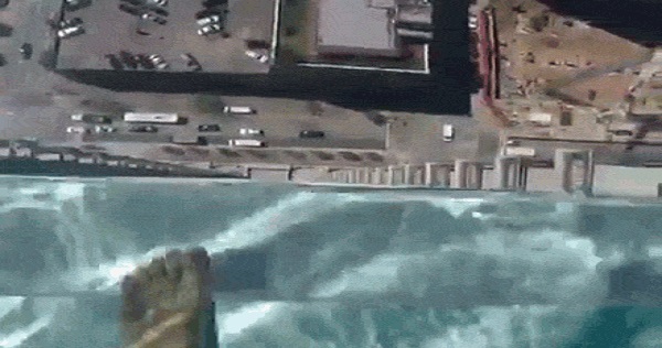 Piscina sospesa nel vuoto4