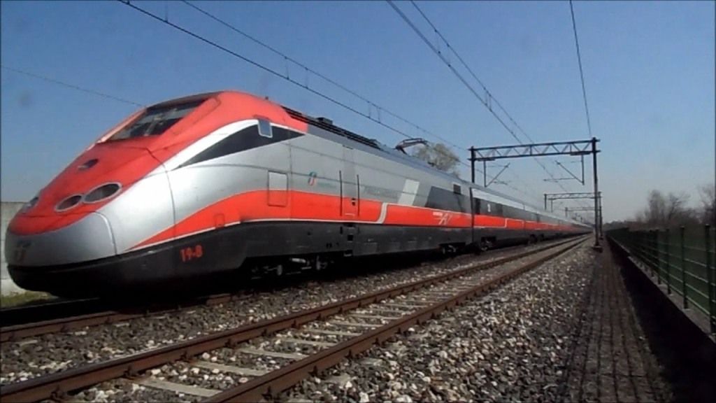 Melzo (Milano), uomo muore travolto da un treno Frecciarossa