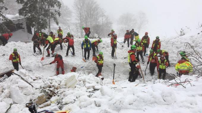 Hotel Rigopiano, 6 indagati per omicidio colposo: anche sindaco Farindola e presidente provincia