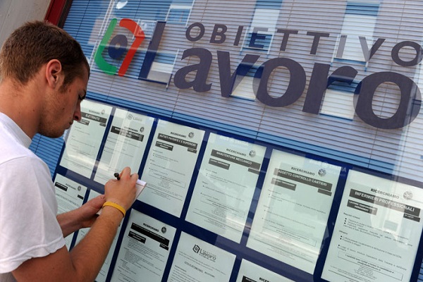 Lavoro, più licenziamenti e meno contratti stabili. Calabria maglia nera in Europa