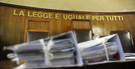 Modena, avvocatessa minacciata: "Rovineremo con l'acido la tua faccia da c..."