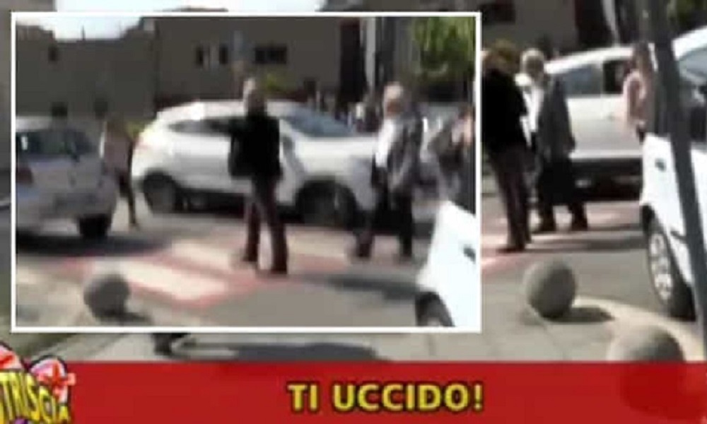 Striscia la notizia, Luca Abete minacciato da un parcheggiatore abusivo: "Ti uccido"
