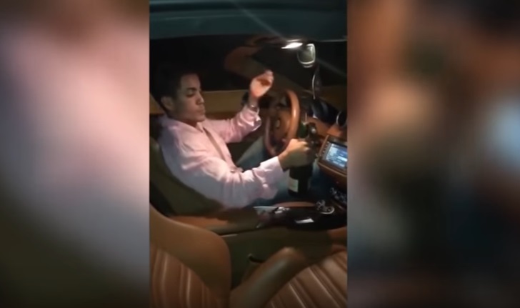 Ubriaco dopo serata in disco si schianta con Ferrari