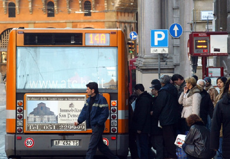 Manovra-bis, multe fino a 200 euro per chi è senza biglietto su autobus
