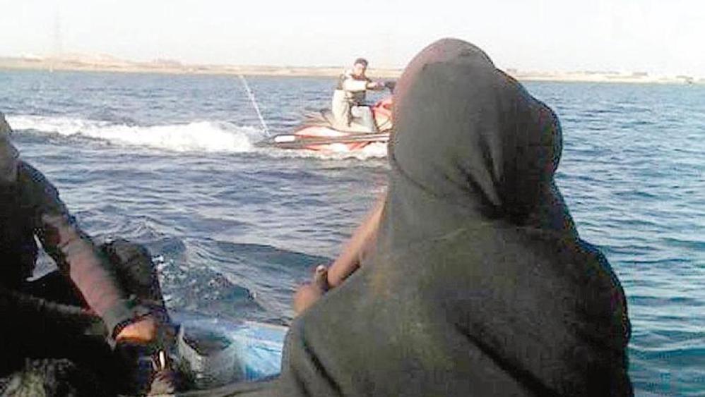 Migranti, il video che mostra il "servizio taxi" delle Ong nel Mediterraneo