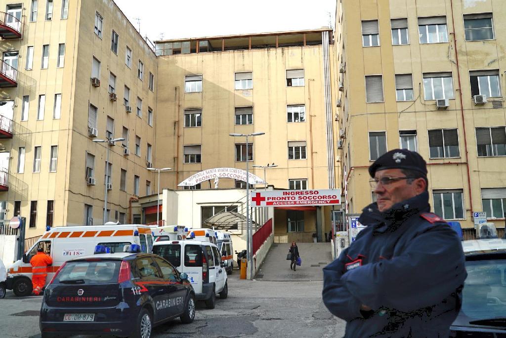 Napoli, esplode colonna fecale: ospedale di Loreto Mare inondati