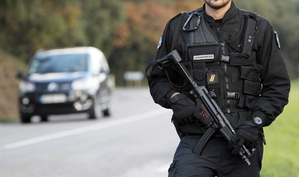 Reunion, poliziotti feriti da radicalizzato in un blitz antiterrorismo nell'isola francese