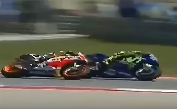 YOUTUBE Valentino Rossi - Dani Pedrosa, il sorpasso nel Gp di Austin